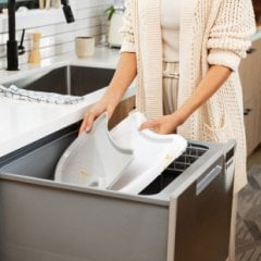 Munchkin 360° Dönen Mama Sandalyesi – Modern Tasarım, Kolay Montaj, Çıkarılabilir Tepsi