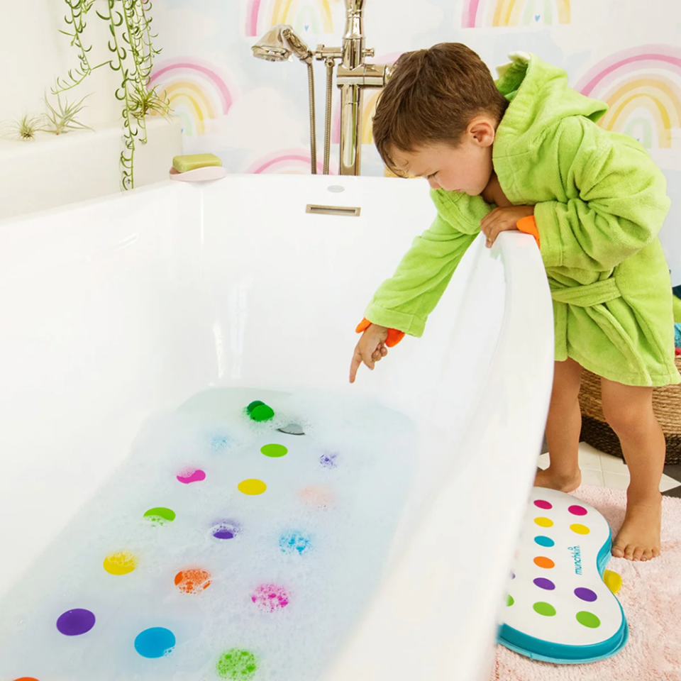 Munchkin Renkli Noktalı Banyo Matı | Kaymaz | 77x36 cm | Bebek ve Çocuk İçin | 1 Adet