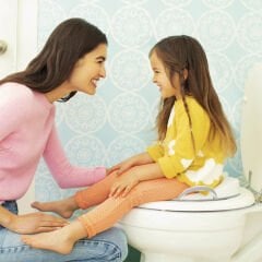 Munchkin Sturdy Portatif Çocuk Lazımlık & Klozet Adaptörü | Tutma Kulplu, Kaymaz Taban, Kolay Saklama – Beyaz